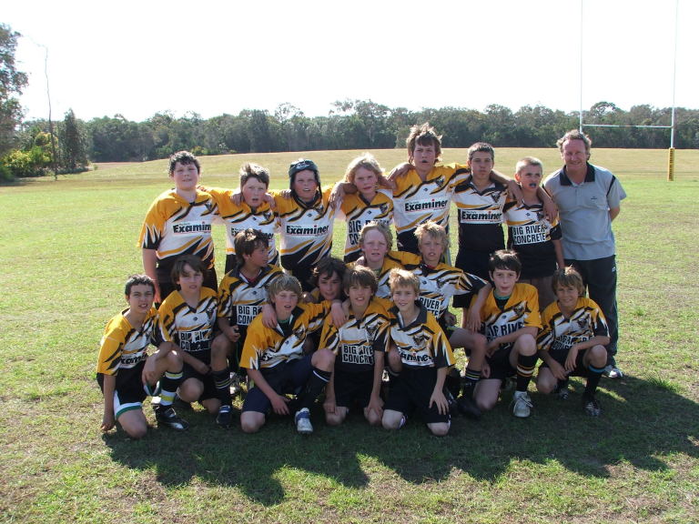 Gulmarrad Public School donation of Jerseys Clarence Coast Magpies Junior Rugby League Club