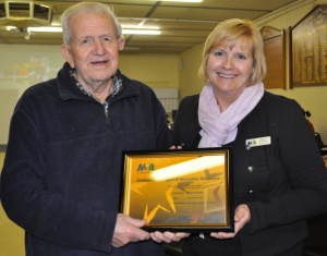 Doey receiving Volunteer Recognition Award from Mallee Sports Assembly's Delia Baber