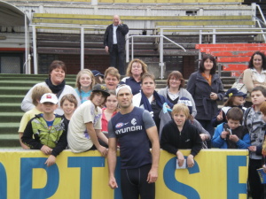 Captain Chris Judd with the kids and parents from the Long Gully Neighbourhood centre