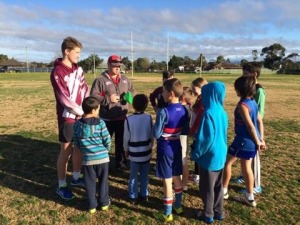 MJFNC Players helping our Senior Auskickers